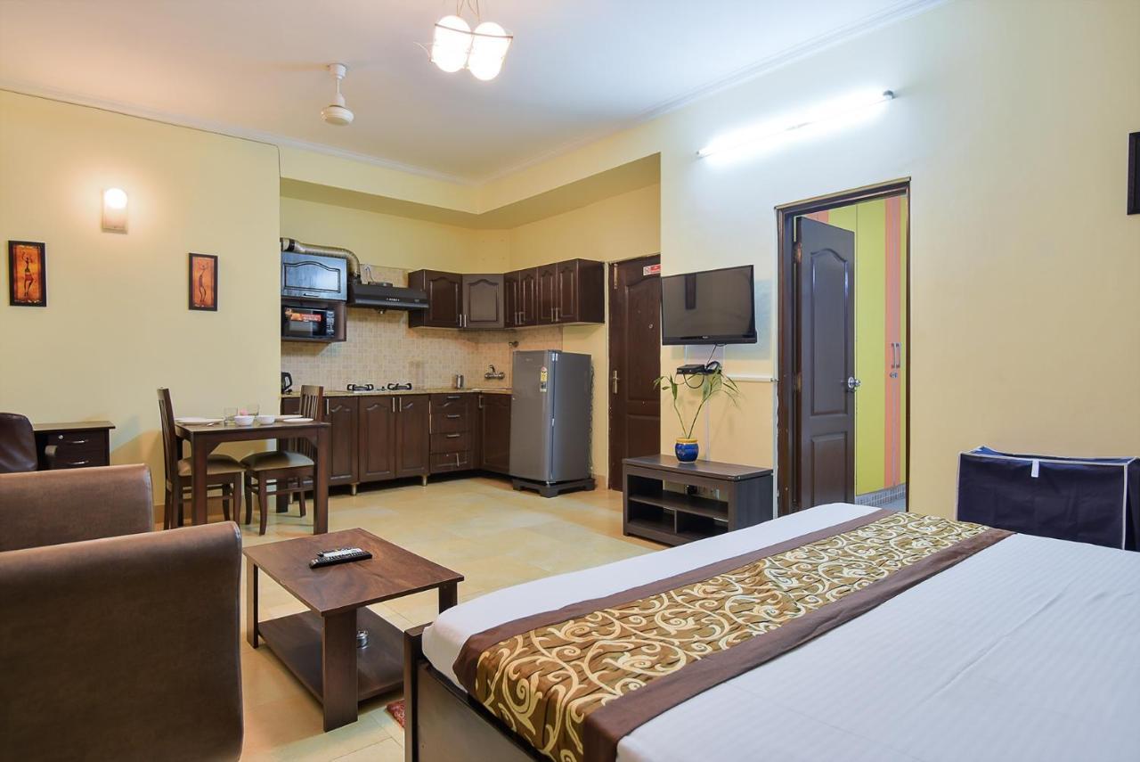 Studio Serviced Apartments Near Fortis Hospital Γκουργκάον Εξωτερικό φωτογραφία