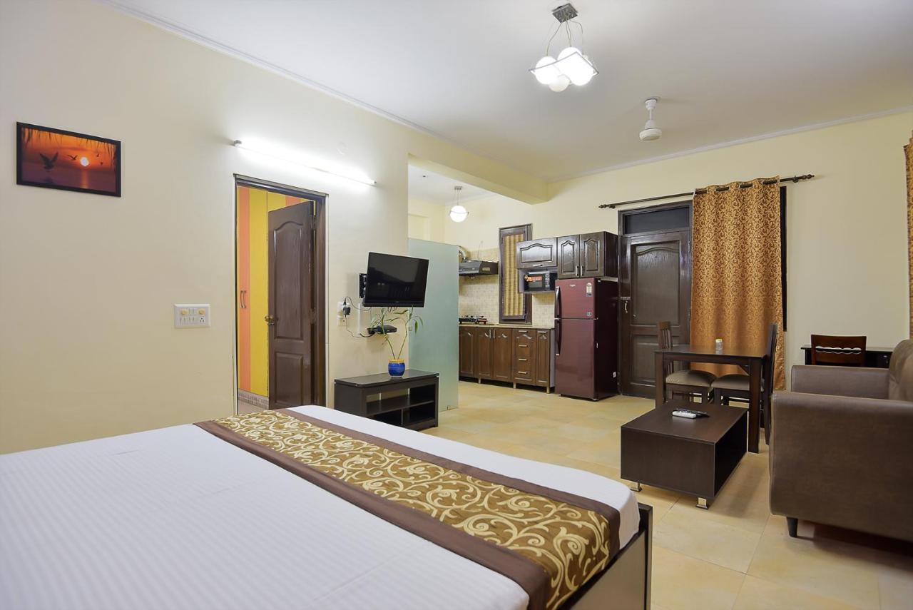 Studio Serviced Apartments Near Fortis Hospital Γκουργκάον Εξωτερικό φωτογραφία